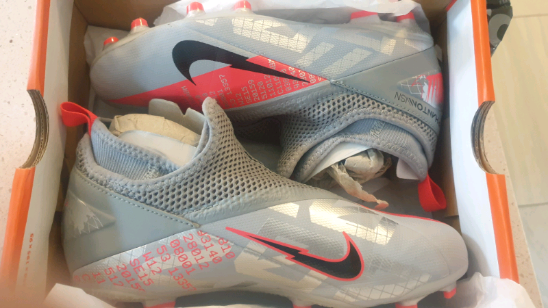 nike mercurial football boots with sock