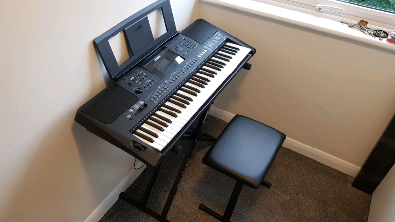 Yamaha PSR-E463 Keyboard with stand and stool | in Ferring, West Sussex