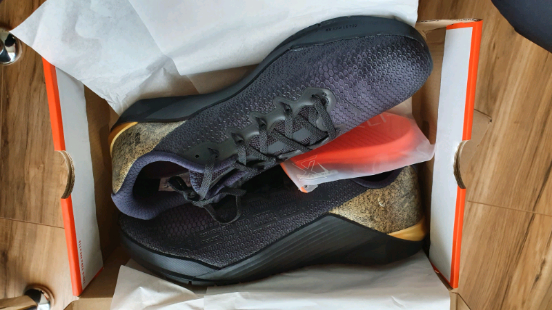 black and gold metcon 5