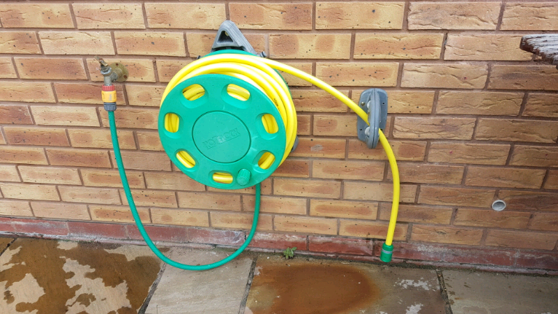 Hozelock 30m Ultimate Hose Wall Mounted In Quedgeley