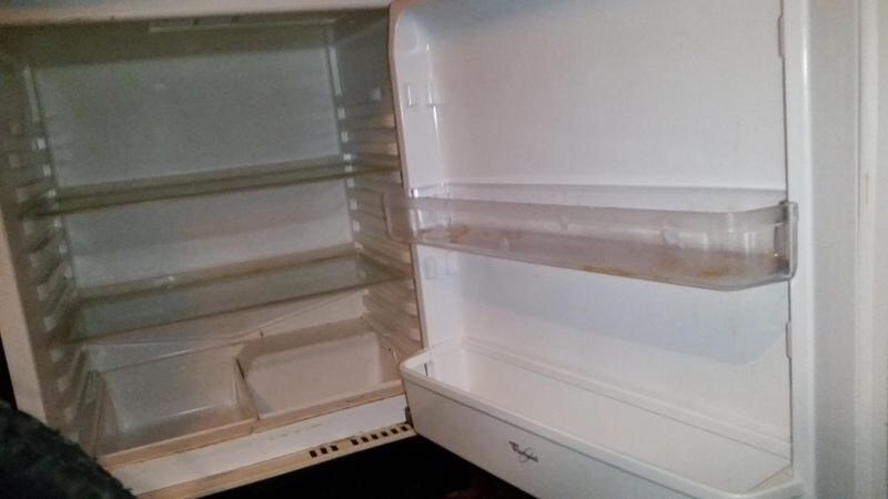 whirlpool integrated undercounter fridge