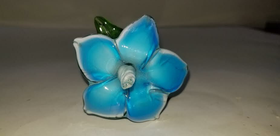MURANO ART STYLE BLUE WHITE 3 LEAF LILY LONG STEM GLASS FLOWER 19 1/2