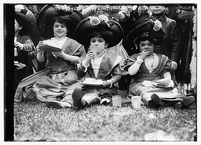 Midgets eating lunch,May Party,Central Park,Little People,Bain News Service