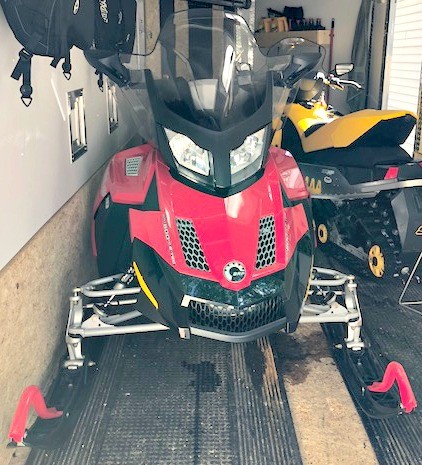 2012 Ski-doo 600 E-Tec GSX SE Red Snowmobile Skidoo