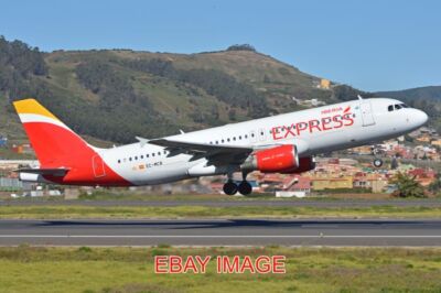 PHOTO  AEROPLANE  (2) AIRBUS A320-214 'EC-MCB' IBERIA EXPRESS C/N 1125. BUILT 19
