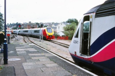 PHOTO  VOAGER  AND HST NO 43041  PAIGNTON SUMMER 2002