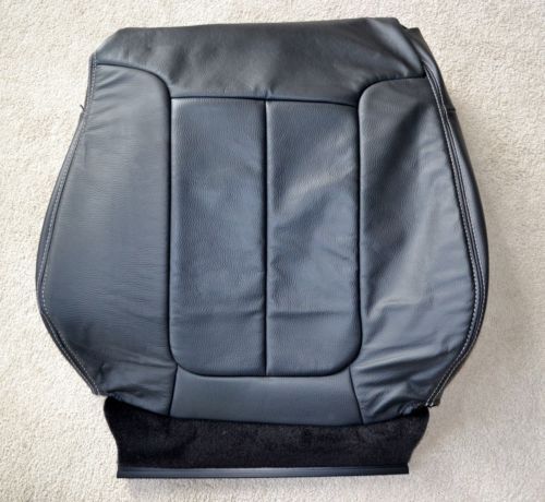 Черные сиденья для легковых и грузовых автомобилей Ford