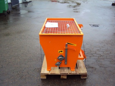 Hydromann 200 tractor 3pt. hydraulic drive salt and sand spreader