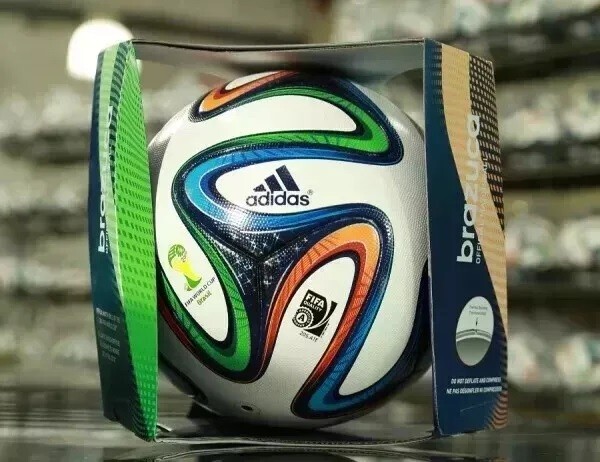 【公式球】　adidas Brazuca サッカーボール サイズ5 ADIDAS BRAZUCA FOOTBALL MATCH BALL FIFA WORLD CUP 2014