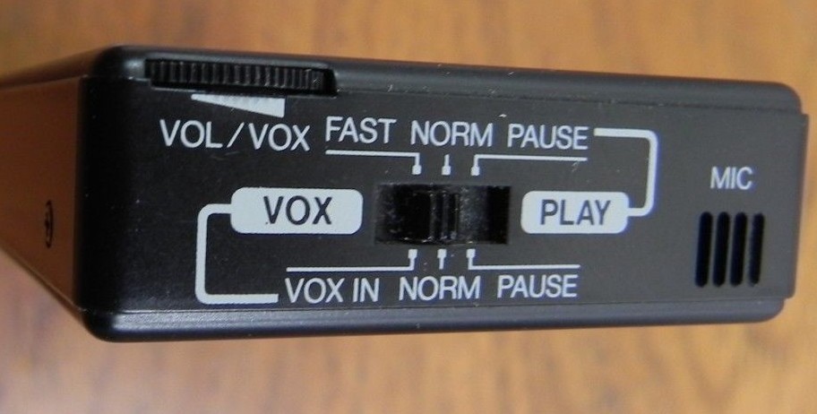 Realistic Micro-26 Voice Actuated MicroCassette Recorder 14-1043 W/Box& Earpiece