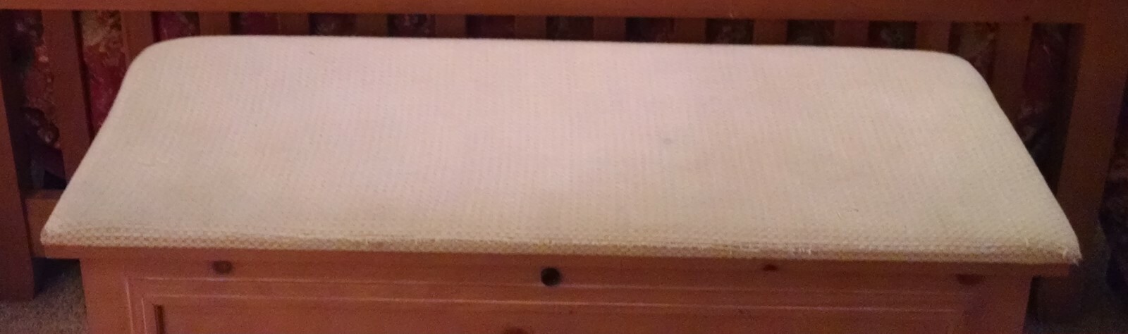 Lane cedar-lined hope chest with bench seating cushioned lid solid pine