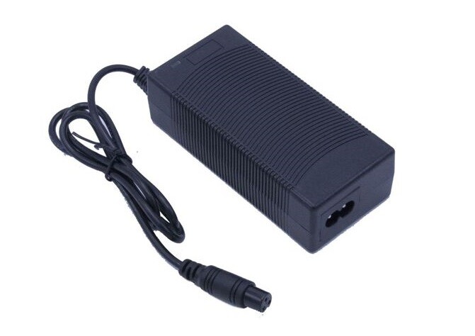 Alimentatore Caricabatteria Hoverboard Monopattino Output 42V 2A cir