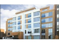 2 bedroom flat in Gooch House, Hammersmith, W60