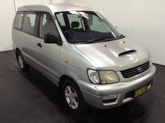 Toyota noah cr50