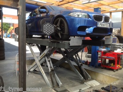 Tracking on Hunter 4 Wheel Alignment System, Discount (Braintree Tyres CM7 2QS)