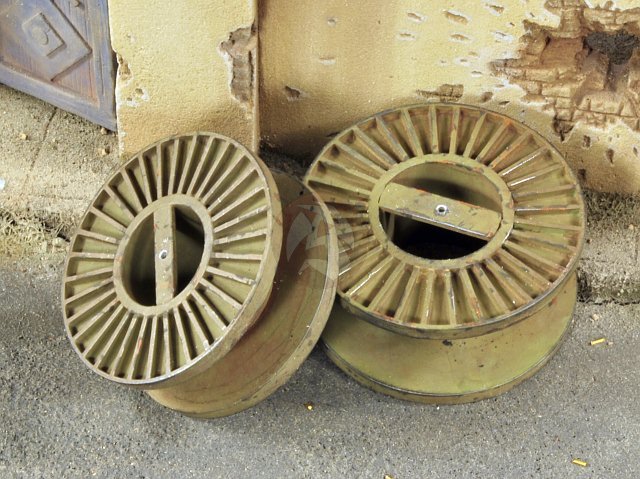 (2 Spools, 1 Large 1 Small) 2819