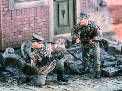 Verlinden 1/35 Hold It Waffen-SS Soldiers on Alert WWII 2 Figures 2119
