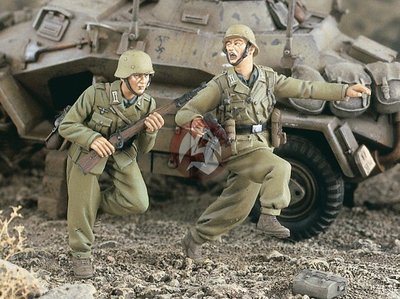 Verlinden 1/35 Running German Soldiers DAK Afrika Korps WWII 2 Figures 2304