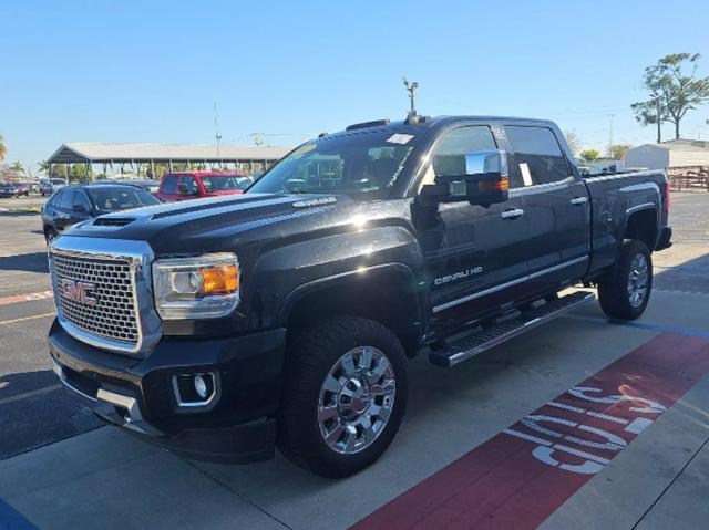 Black GMC Sierra 2500 HD Crew Cab with 186232 Miles available now!