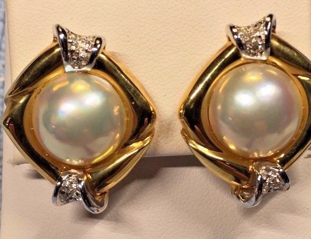 MABE PEARL EARRINGS WITH DIAMONDS SET IN 18KT YELLOW GOLD RETAIL $ 1995.00