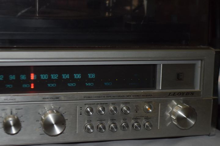 Vintage Lloyd's Stereo Phono Cassette Am/FM Model R7559