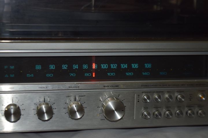 Vintage Lloyd's Stereo Phono Cassette Am/FM Model R7559