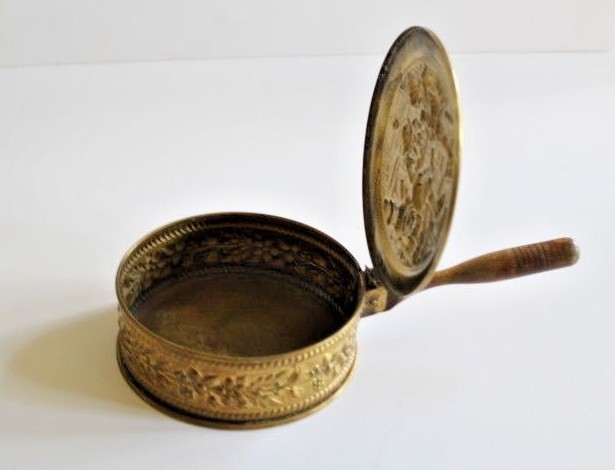 Vintage Peerage Brass Hot Pan/ Bed Warmer Made in England with Wooden Handle