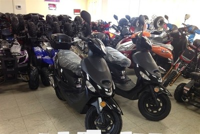 Brand New 49cc scooter moped Free trunk Free Shipping! 50 cc street legal !