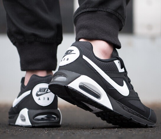 nike 42.5 in us