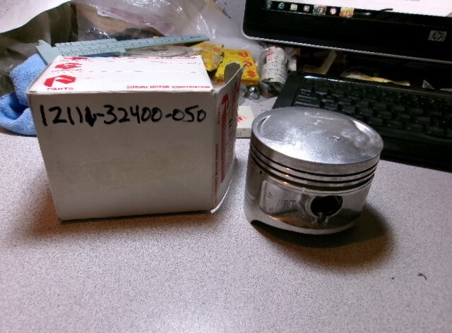 1978-79 SUZUKI DR SP 370 PISTON 2ND OVERSIZE  85.50 MM  NOS OEM 12111-32400-050
