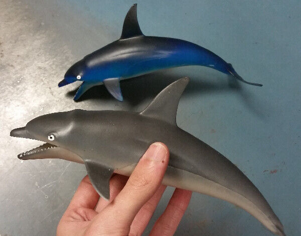 2 Plastic Rubber Squeak Dolphin Toy for Kid Child Swimming Pool Bath Figurine