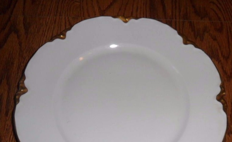 Hutchensreuther Germany Racine 3 Dinner Plates - Gold Trim