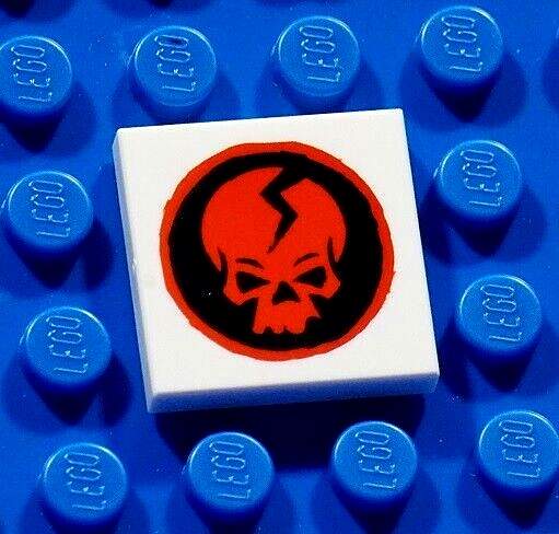 【ロゴストロン　金霊神Nigi　お箱と全付属品シリアルナンバー付】 LEGO NINJAGO Cracked Red Skull Tile ~ White 2x2 with Printed