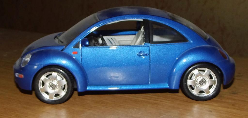 Burago 1:18 VW New Beetle (1998) blau