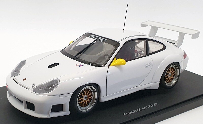 ミスターポンさん専用 AUTOart (1/18) ポルシェ 911 GT3R ミスターポンさん専用 AUTOart (1/18) ポルシェ 911 GT3R Amazon