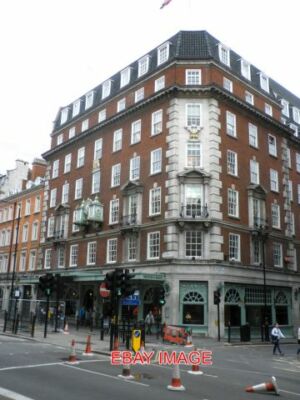 PHOTO  FORTNUM AND MASON PICCADILLY 2011
