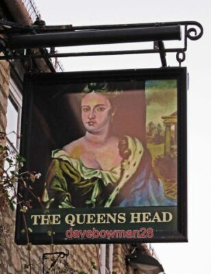 PHOTO  THE QUEENS HEAD (2) - SIGN 17 QUEEN STREET EYNSHAM THE QUEENS HEAD IS QUI
