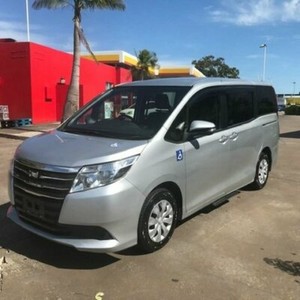 Toyota noah zrr80