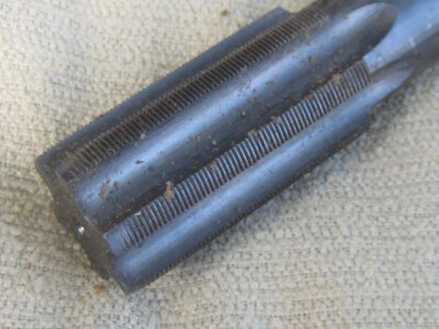 BESLY 1.634-20 GH5 6FL 2A LEFT HAND Plug  Tap with #24 trt