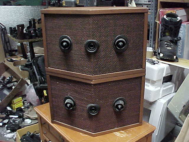 VINTAGE PAIR OF BOSE 901 SERIES III SPEAKERS