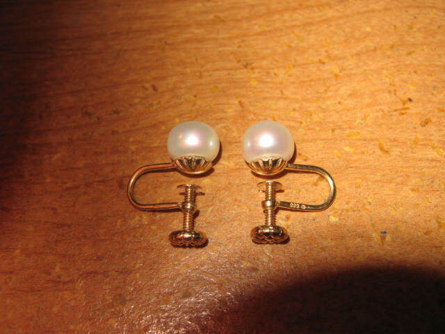 14kt karat 585 yellow gold 8-9mm white round pearls earscrew back earrings vintg