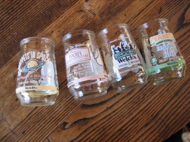 2 Welch's Jelly Glass Jars Muppets 2 Peanuts 3 Pooh 3  Looney Tunes 1 All VGC