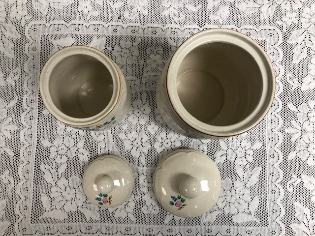 International HEARTLAND - Sugar & Coffee Canisters With Lids