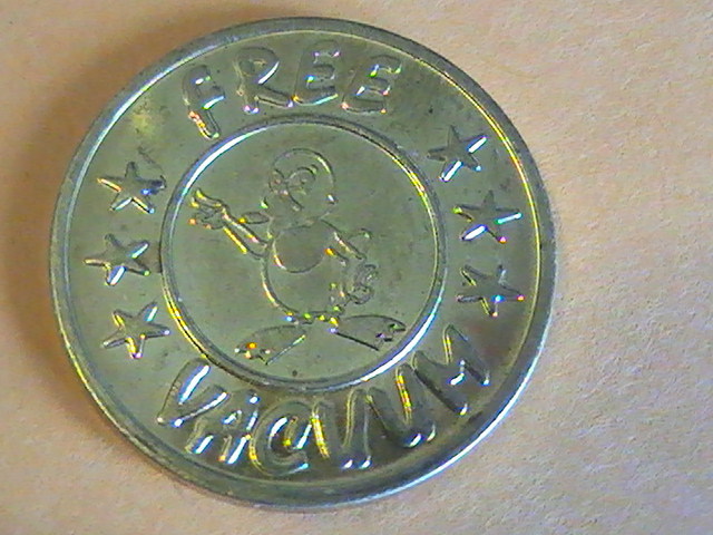 TOKEN CAR WASH TOKEN: CARisma CAR WASH / FREE VACUUM / 22mm BRASS