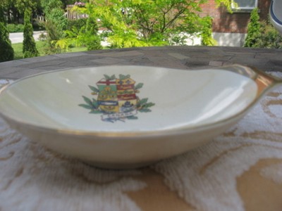 vtg cute little scone dish  w/Canada emblem Royal Winton Grimwades England