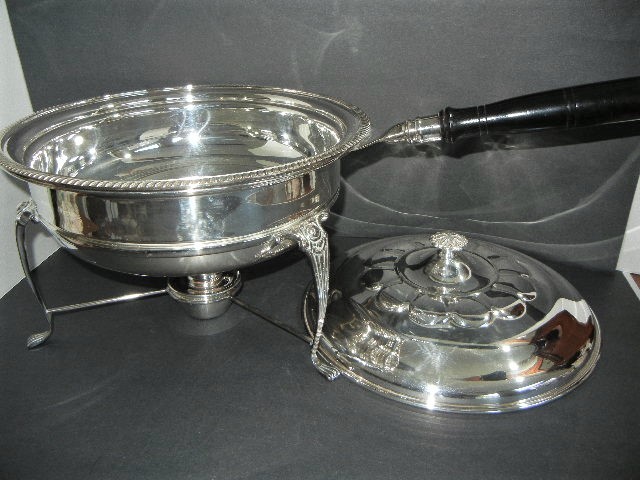 ELEGANT BIRKS SILVER PLATE on COPPER HEATED TABLE SERVING CHAFING DISH STUNNING.
