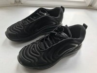 Nike AIR MAX trainers size 6 in black and Nike & Under Armour boys' hoodies ages 12-13 (148-153cm)