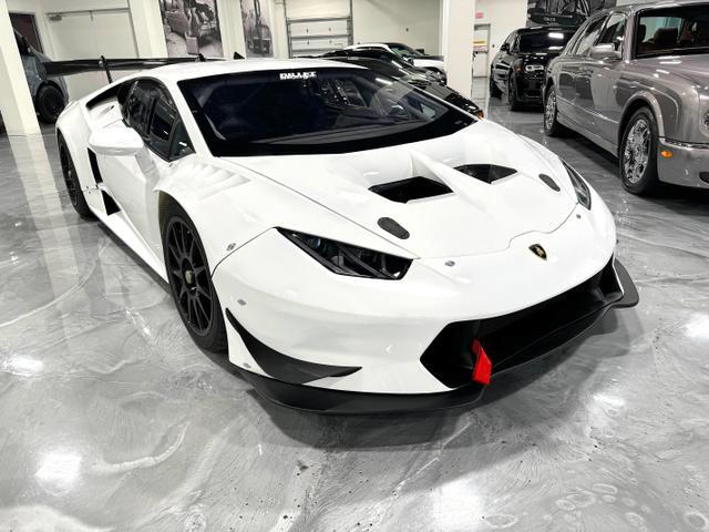 Owner 2015 Lamborghini Hurcan SuperTrefeo 8300 Miles White