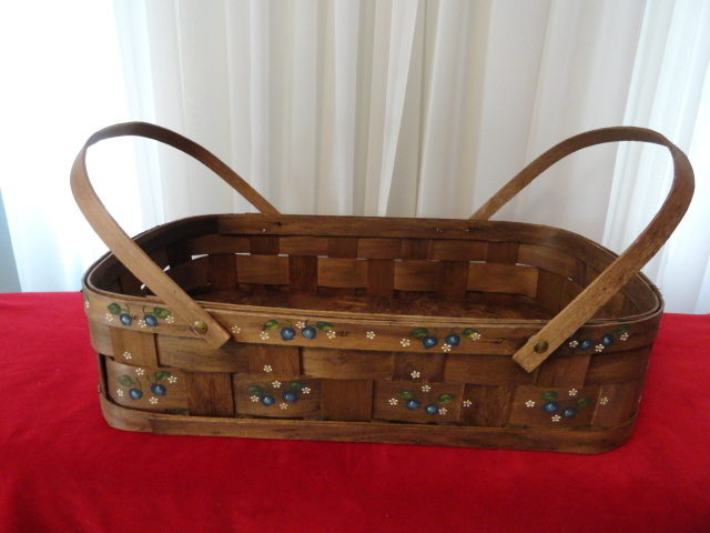 Decorative Casserole Dessert Serving Basket w/ Carrying Handles Blueberry Detail