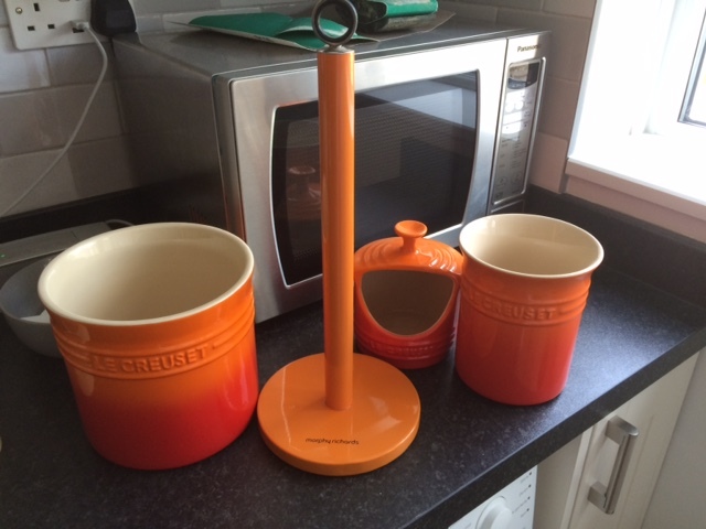 Le Creuset Volcanic Utensil Jars & Salt Pig, Morphy Richards ... - Le Creuset Volcanic Utensil Jars & Salt Pig, Morphy Richards Kitchen Roll  Holder - All